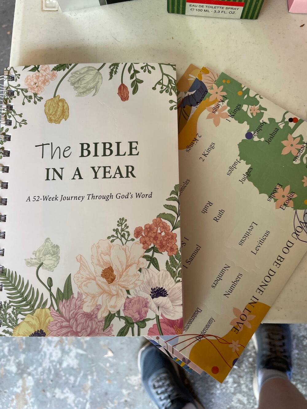The Bible In A Year Stydy Guide… with stickers